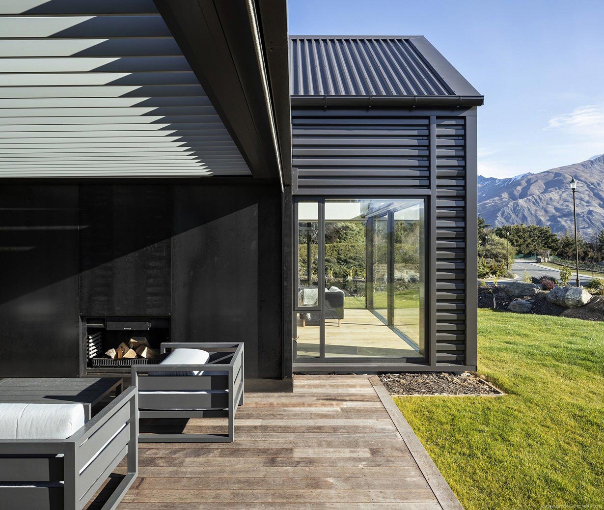 Johnston Architects 005 Outdoor Fire Outdoor Room Wanaka Queenstown
